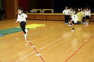 体操教室　ブリッジ・片足跳び　ひまわり