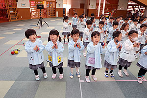 リズムフェスティバル　歌・カスタ発表ごっこ　年少