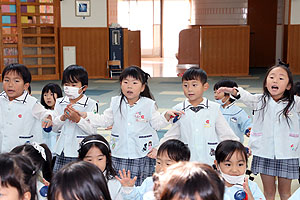 リズムフェスティバル　歌・カスタ発表ごっこ　年中