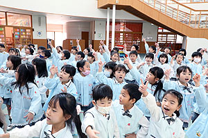 リズムフェスティバル　歌・カスタネット発表ごっこ　年長