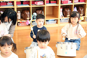 太鼓で遊びました！　ひよこ