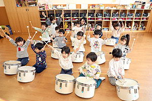 太鼓で遊びました！　ひよこ