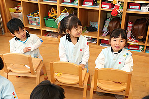 エンゼル幼稚園のお誕生日おめでとう　ことり