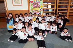 エンゼル幼稚園のお誕生日の制作　D・E・さくら・すみれ・ばら・うさぎ・きりん・こあら・ひまわり