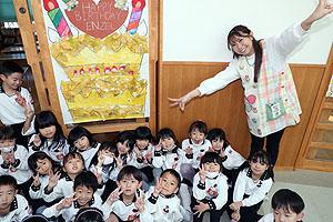 エンゼル幼稚園のお誕生日の制作　D・E・さくら・すみれ・ばら・うさぎ・きりん・こあら・ひまわり