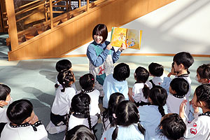 エンゼル幼稚園のお誕生日の制作　D・E・さくら・すみれ・ばら・うさぎ・きりん・こあら・ひまわり