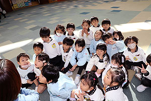 エンゼル幼稚園のお誕生日の制作　D・E・さくら・すみれ・ばら・うさぎ・きりん・こあら・ひまわり