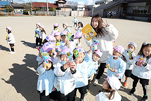 エンゼル幼稚園のお誕生日の制作　D・E・さくら・すみれ・ばら・うさぎ・きりん・こあら・ひまわり