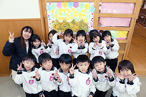 エンゼル幼稚園のお誕生日の制作　D・E・さくら・すみれ・ばら・うさぎ・きりん・こあら・ひまわり
