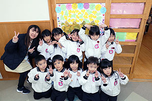 エンゼル幼稚園のお誕生日の制作　D・E・さくら・すみれ・ばら・うさぎ・きりん・こあら・ひまわり