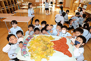 エンゼル幼稚園のお誕生日の制作　D・E・さくら・すみれ・ばら・うさぎ・きりん・こあら・ひまわり