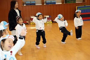 体操教室　楽しかったね　　- 跳び箱 -　　こあら