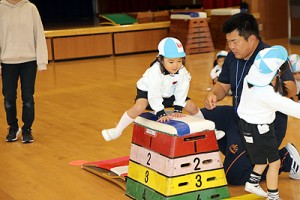 体操教室　楽しかったね　　- 跳び箱 -　　こあら