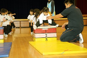 体操教室　楽しかったね　　　-跳び箱-   　    きりん