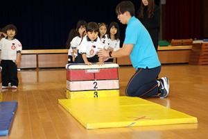 体操教室　楽しかったね　　　-跳び箱-   　    きりん