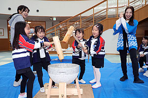 もちつき大会　年長組・ひよこ　NO.1