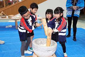 もちつき大会　年長組　NO.2