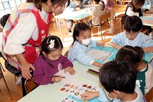 クリスマスビンゴ楽しかったね　　ひよこ・さくら