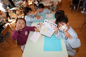 クリスマスビンゴ楽しかったね　　ひよこ・さくら