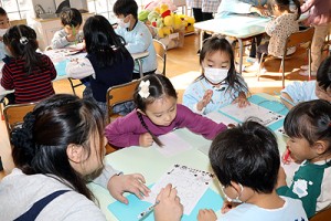 クリスマスビンゴ楽しかったね　　ひよこ・さくら