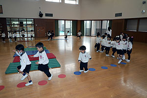 体操教室がありました　ばら・すみれ・たんぽぽ