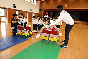 体操教室がありました　ばら・すみれ・たんぽぽ