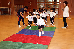 体操教室がありました　ばら・すみれ・たんぽぽ