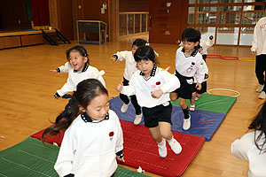 体操教室がありました　ばら・すみれ・たんぽぽ