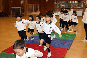 体操教室がありました　ばら・すみれ・たんぽぽ