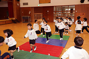 体操教室がありました　ばら・すみれ・たんぽぽ