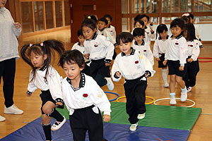 体操教室がありました　ばら・すみれ・たんぽぽ