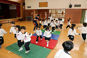 体操教室がありました　ばら・すみれ・たんぽぽ