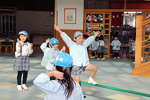 平均台で楽しい運動遊び　D