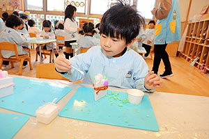 クリスマスケーキの制作　きりん