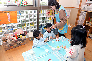 クリスマスケーキの制作　きりん