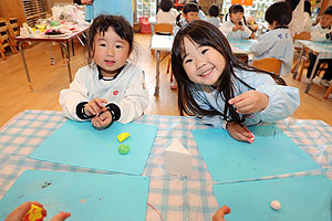 クリスマスケーキの制作　きりん