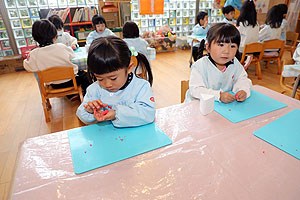 クリスマスケーキの制作　きりん