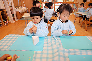 クリスマスケーキの制作　きりん