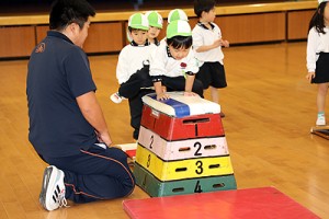 体操教室　たのしかったね　ー跳び箱ー　ことり