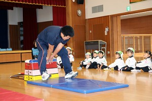 体操教室　たのしかったね　ー跳び箱ー　ことり