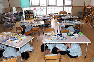 避難訓練が行われました　―地震の場合ー　全園児