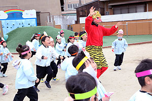 節分　みんなで豆まきをしました　全園児