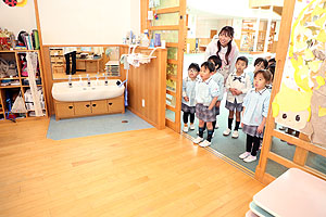 歌の発表会ごっこ　ことり