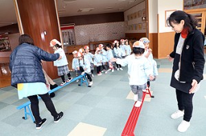 平均台にチャレンジ‼　　きりん