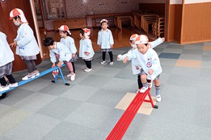 平均台にチャレンジ‼　　きりん