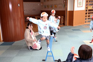 平均台にチャレンジ‼　　きりん