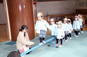 平均台にチャレンジ‼　　きりん