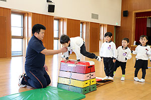 体操教室　ばら・すみれ