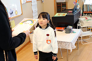 マラソンの表彰式が行われました　年長・年少・ひよこ