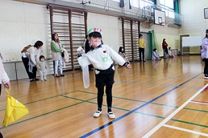 小学校で交流会が行われました　